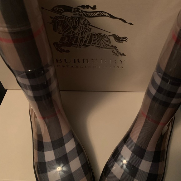 Authentic Burberry rain boots size 39 - Picture 3 of 5